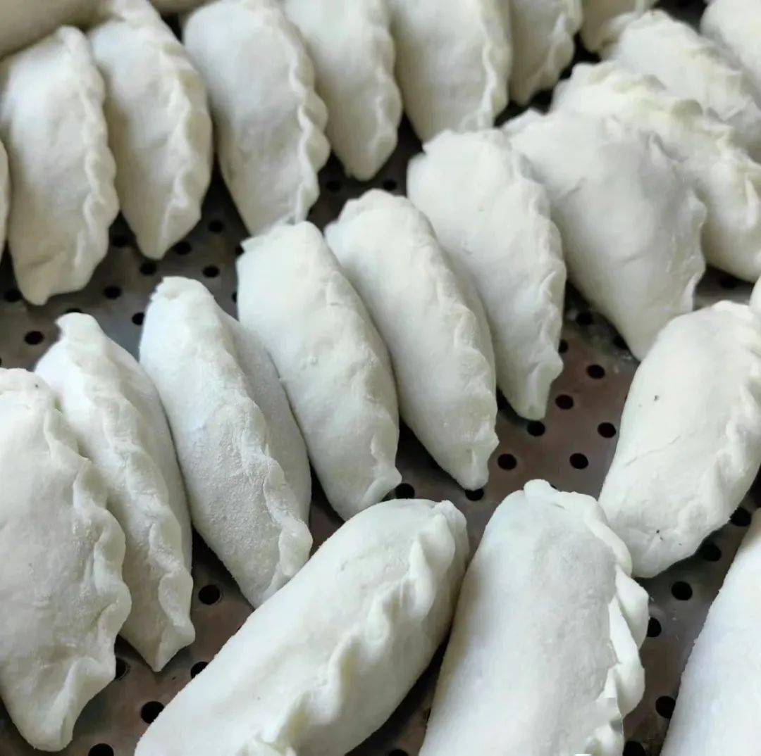 过年杀年猪是贵州春节期间的一个重要习俗,并且会叫上邻里亲戚一起吃