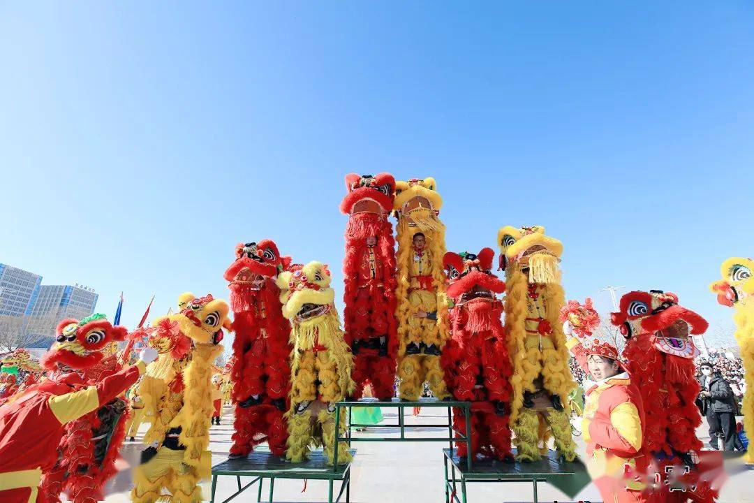 2月11日,农历正月初二,嘉峪关市举行"特色民俗社火闹新春"展演活动