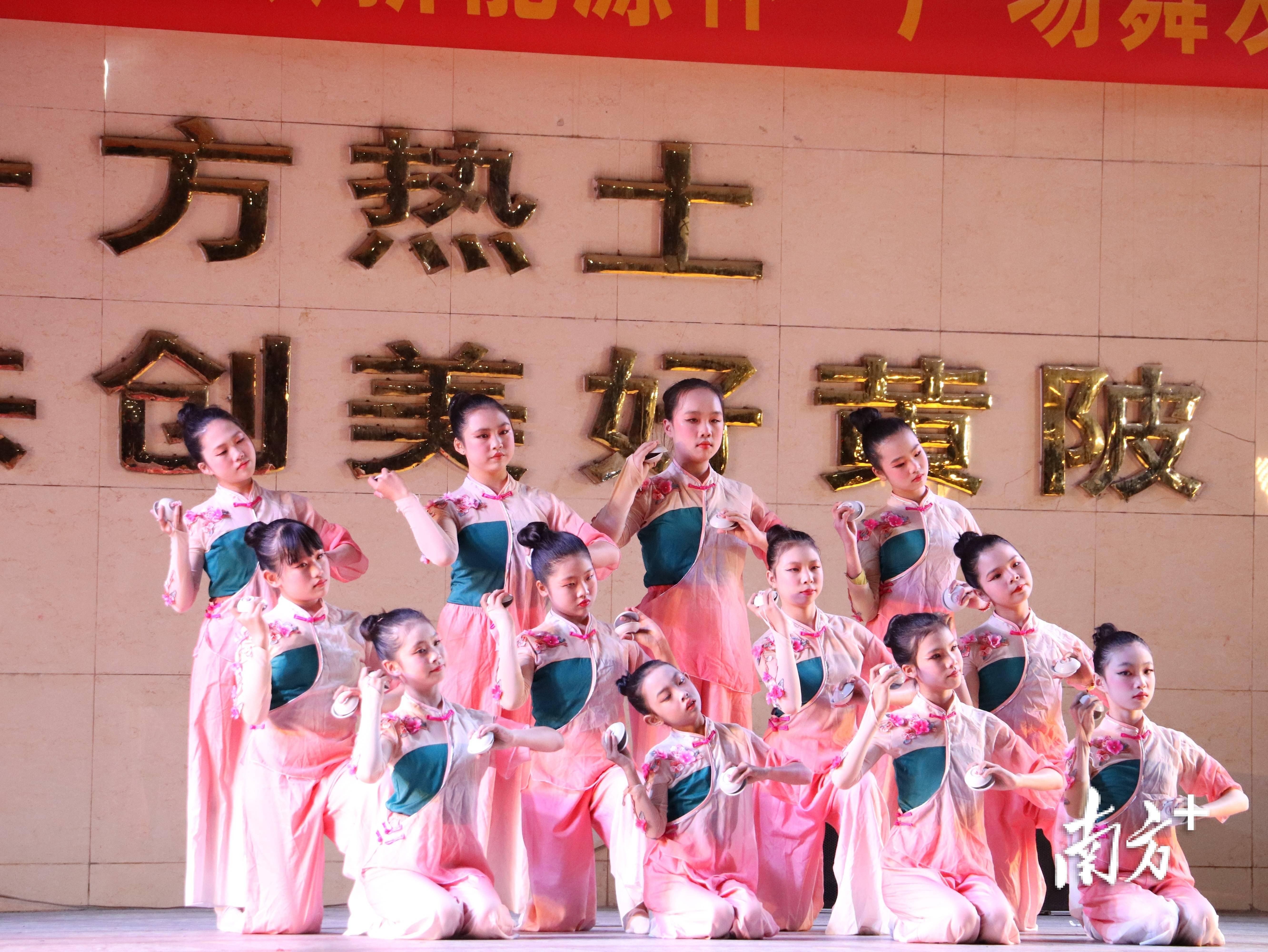 兴宁市黄陂镇新春篮球赛,广场舞比赛圆满落幕_群众_文化广场_舞蹈