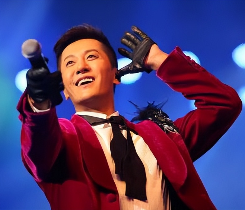 8次上春晚的杨钰莹"旧爱",作死被捕入狱,如今54岁被全