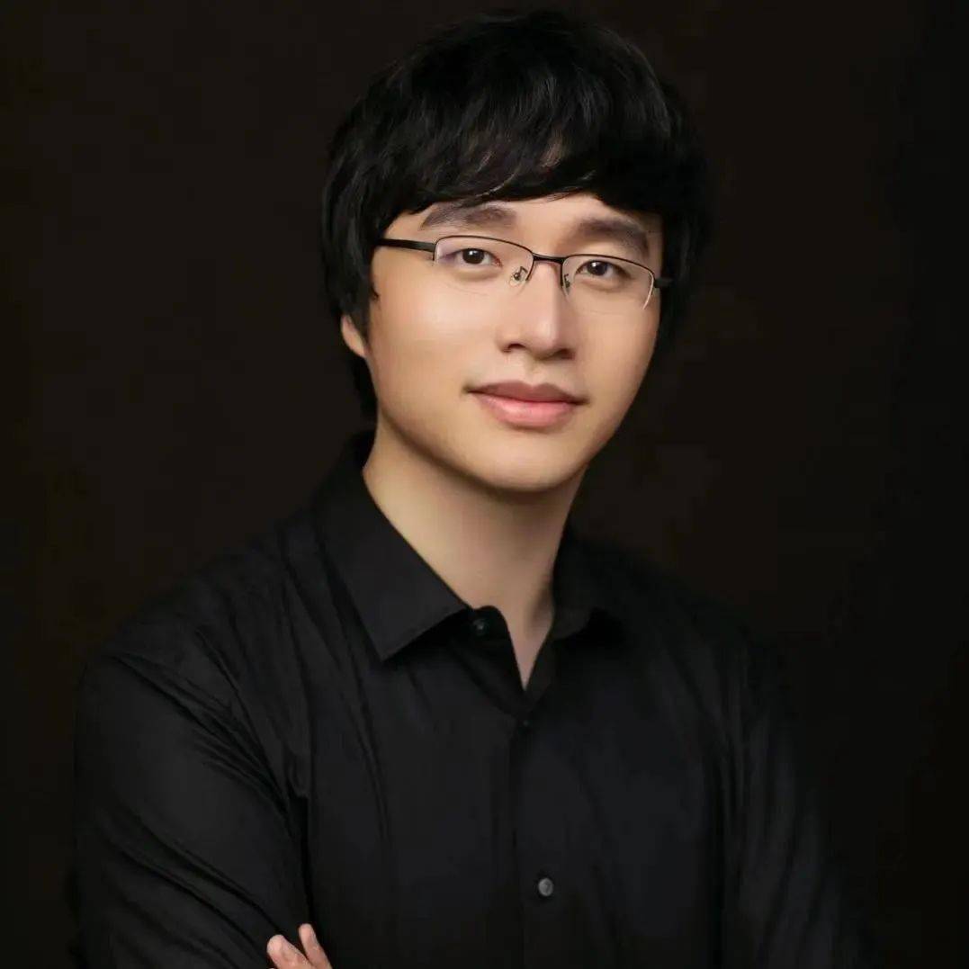 青年指挥家俞潞而立之年便已得小泽征尔,杨松斯,毕契科夫,诺灵顿等