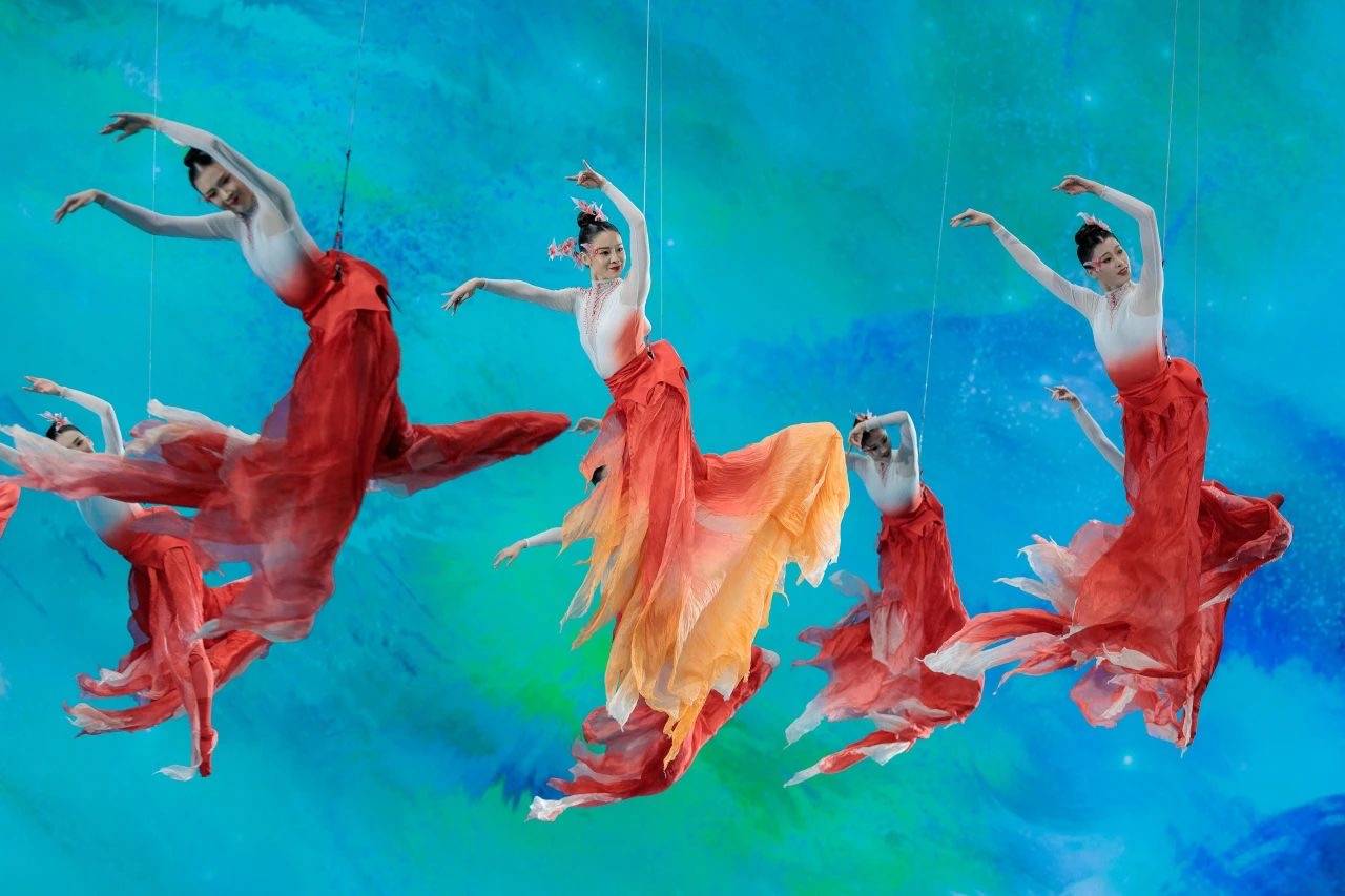 春晚舞蹈《锦鲤》领舞华宵一:鱼跃龙门时刻,也是自己