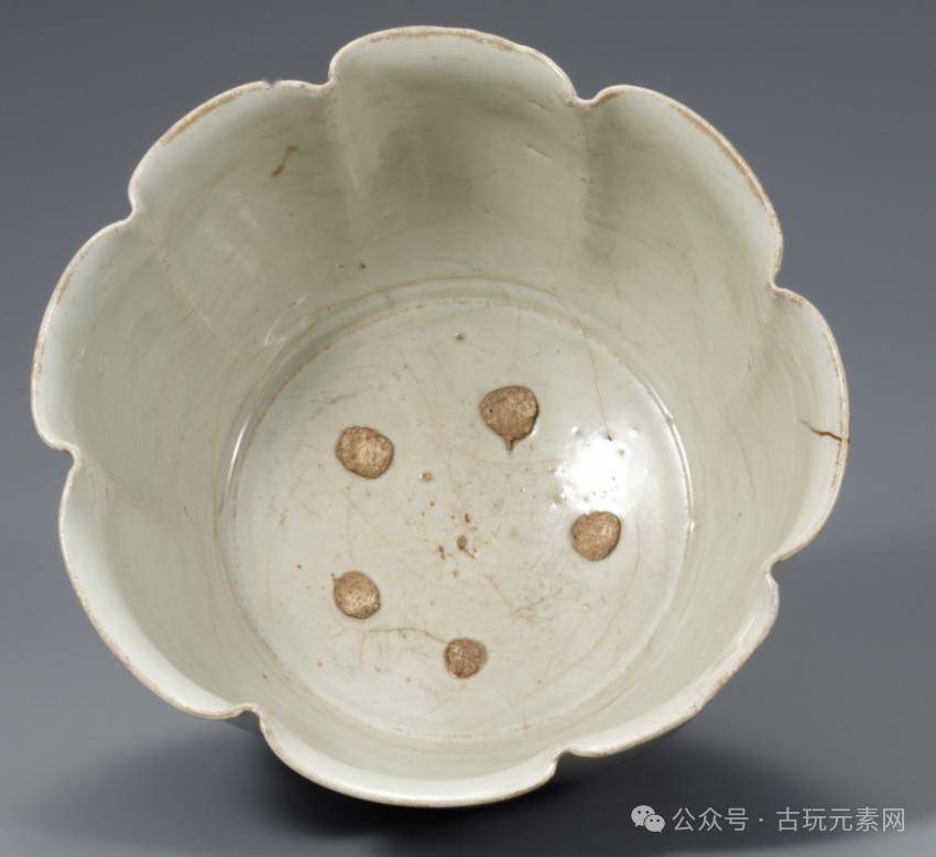 埠里宋代家族墓地出土的青白瓷_装饰_印花_釉色