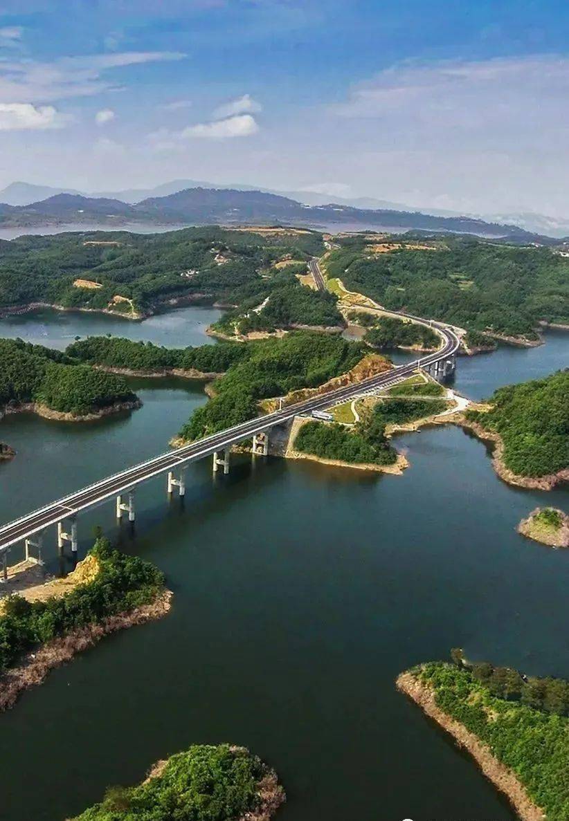 工程调水源头丹江口水库所在地和核心水源区,被誉为北方的"大水井"