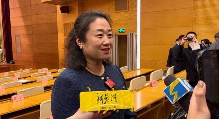 在全省高水平开放暨高质量招商引资大会上,徐磊介绍,比亚迪去年销售新