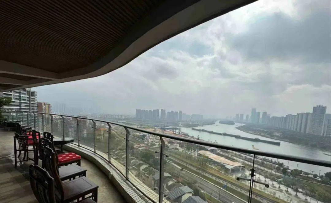 (滨海御庭小区视角)网友评论表示:慕了慕了,我也想跟你回家;羡慕这江