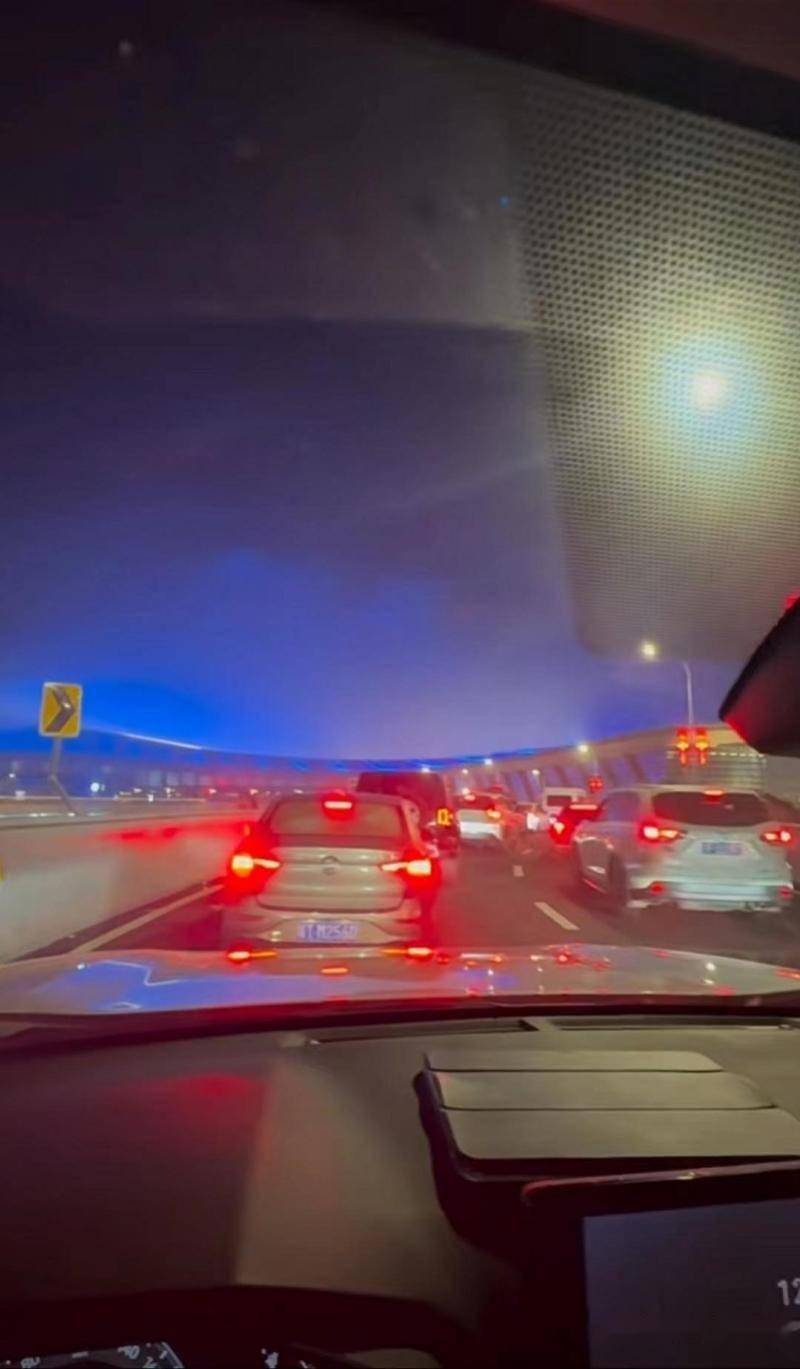 路:春运部分机票暴涨船票售罄列车超员的考验与应对_海南_三亚_海口