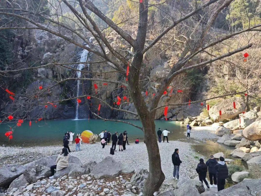 据全省全域旅游监测,我市3家景区列入日均旅游人数全