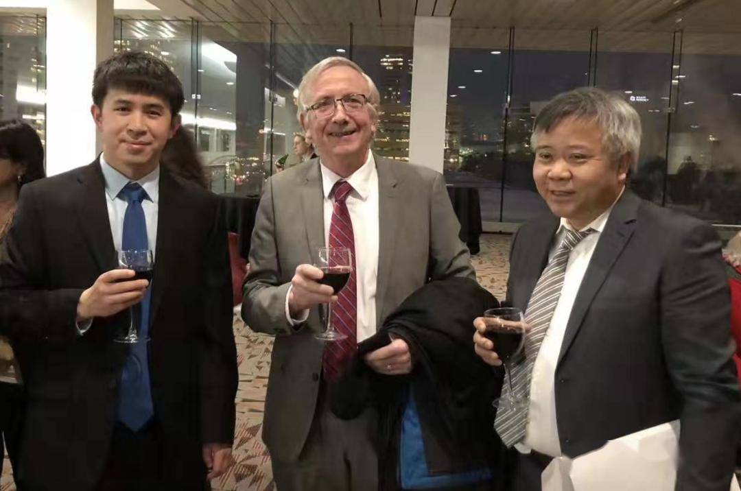 而后,科学黄平逼郎笪被崾谟杷镝2021年数学新视野奖,"以表彰他在