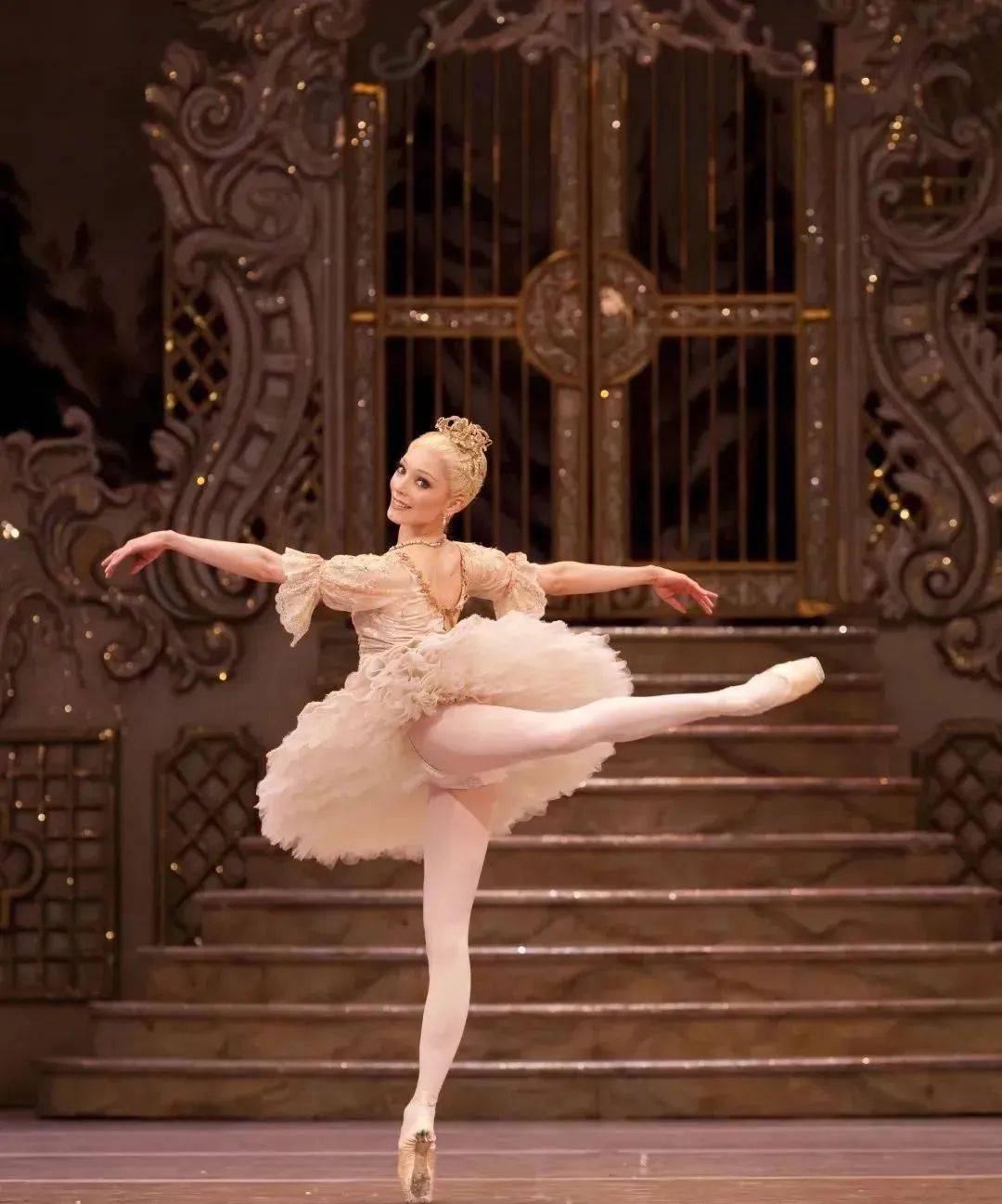 明日上演|世界最优秀的芭蕾舞剧之一《胡桃夹子》治愈来袭!
