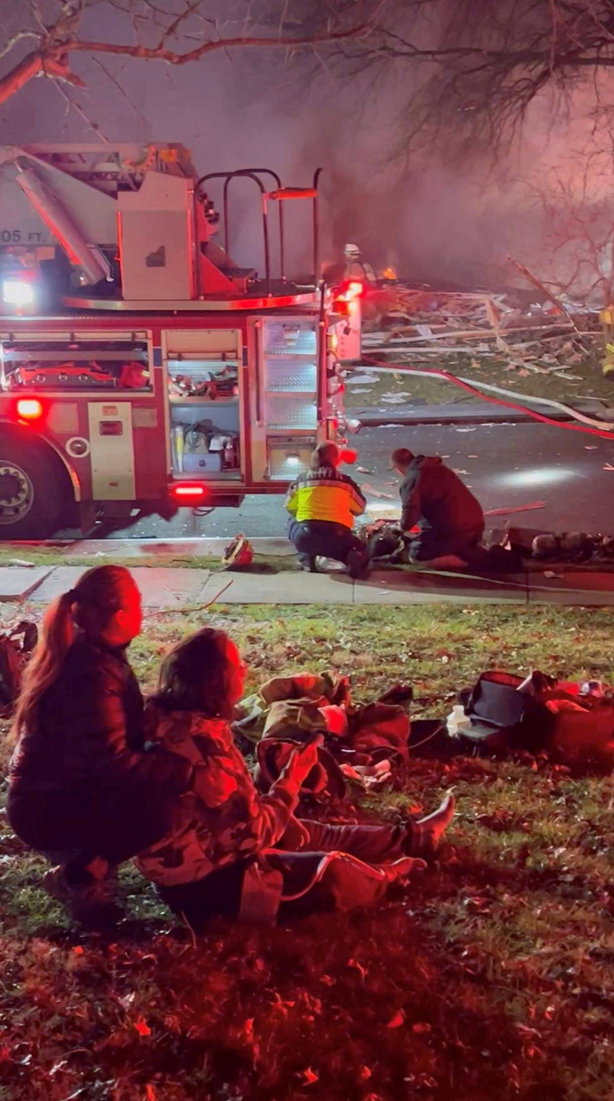 美国弗吉尼亚州一民宅燃气爆炸致一死多伤_斯特灵_伤者_社交