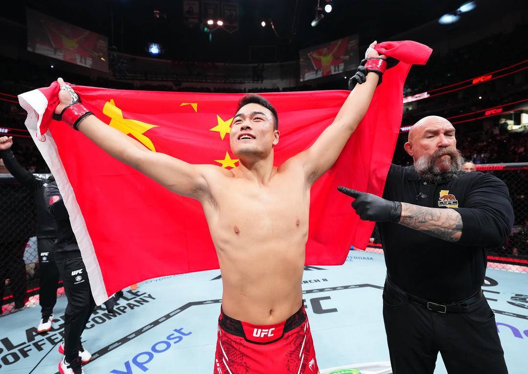 101秒KO对手创历史!张名扬为中国拿下UFC大级别首胜_训练_格斗_世界
