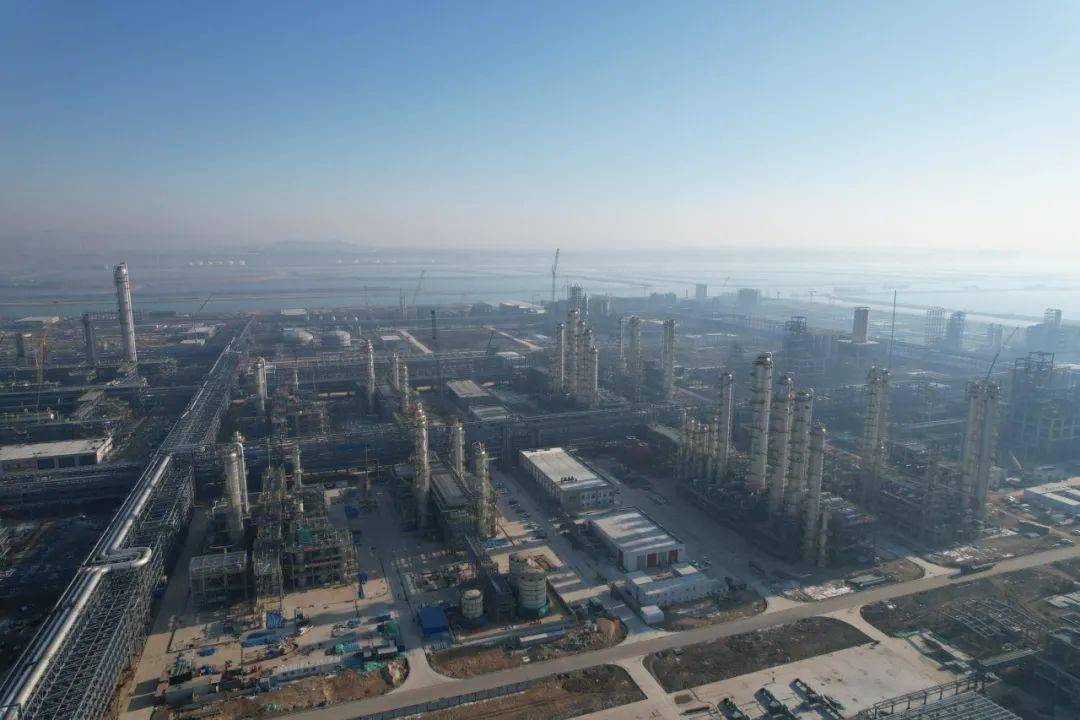 裕龙石化项目1#国四套装置35千伏联合变电所受电一次成功_施工_专业