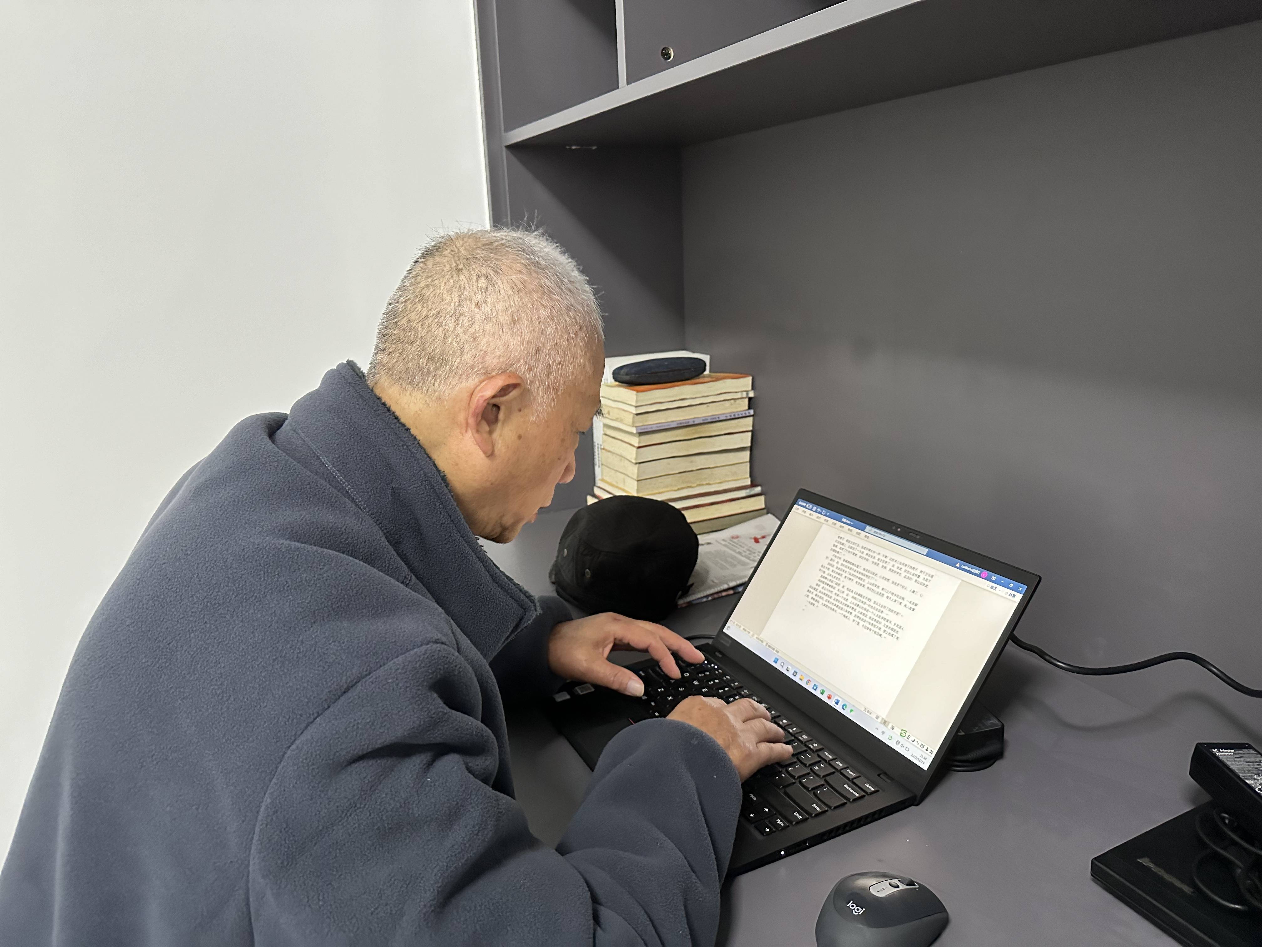 78岁,继续"失败"地在县城写作