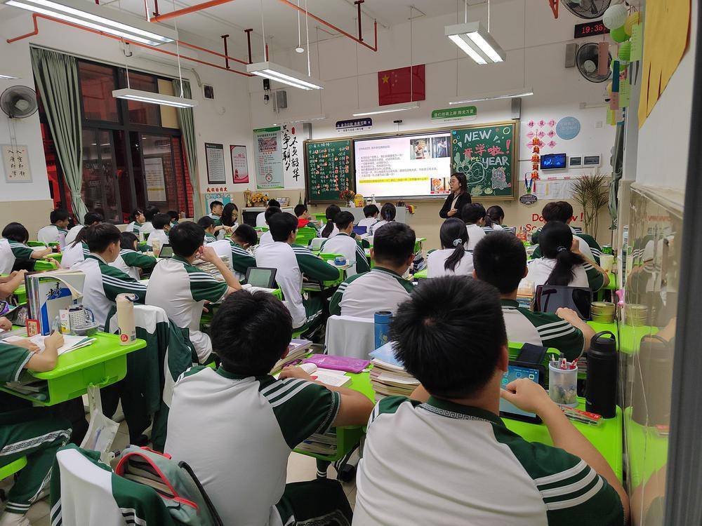 培英中学迎线上开学典礼,校长"蹭热点"寄语学子_林泽_全体_白绿