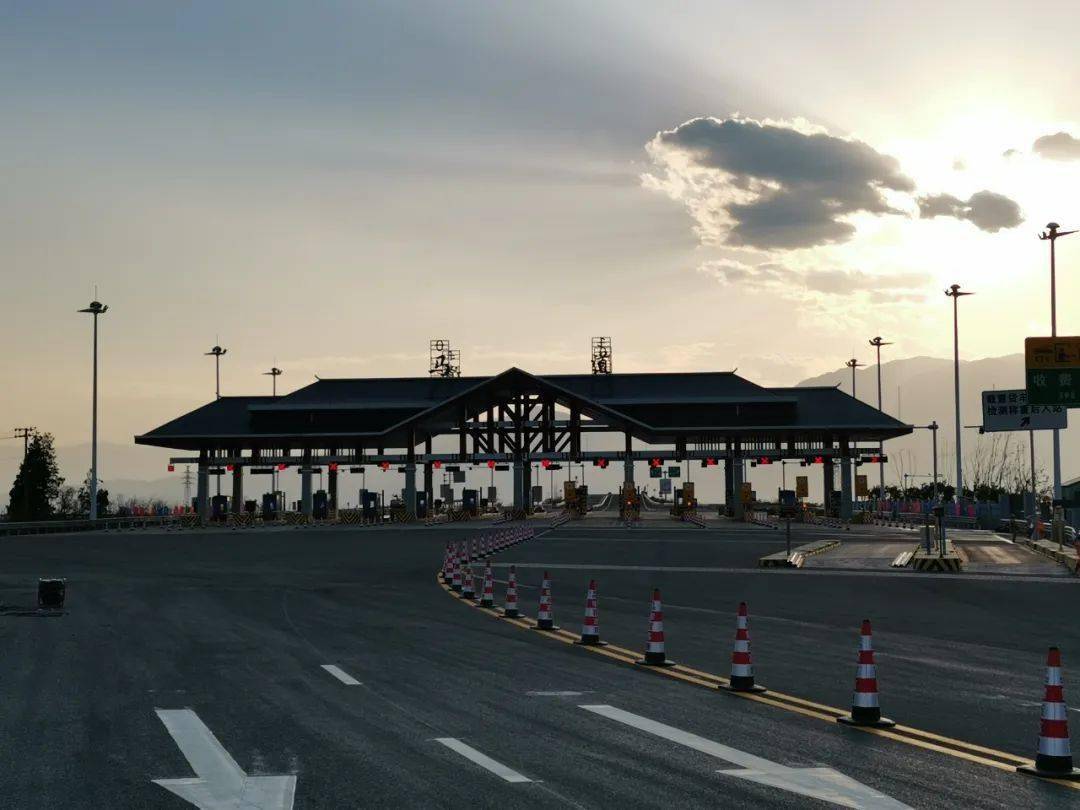 可直接在马道收费站下高速攀枝花方向进入西昌的车辆二期项目(南环线)