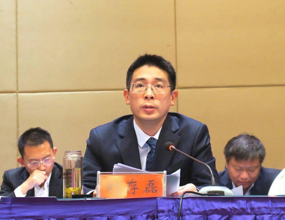 桐城市高质量发展总结表彰大会强调:坚定信心坚毅前行 在"进十强,冲