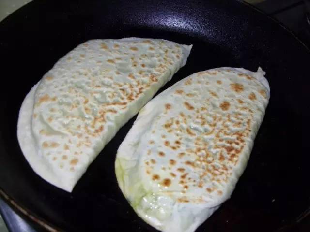 阿奴事事贤";未婚的小伙子说:"行桥肚(或摸狮肚),娶雅嬷(即漂亮妻子)"