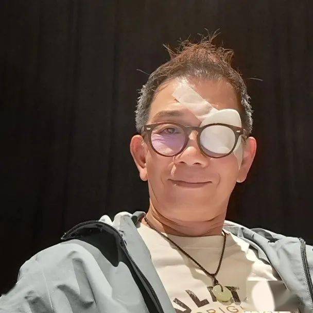 生眼疮有爱妻照顾 袁富华手术后变"独眼龙"_磨合_意大利餐厅_太太