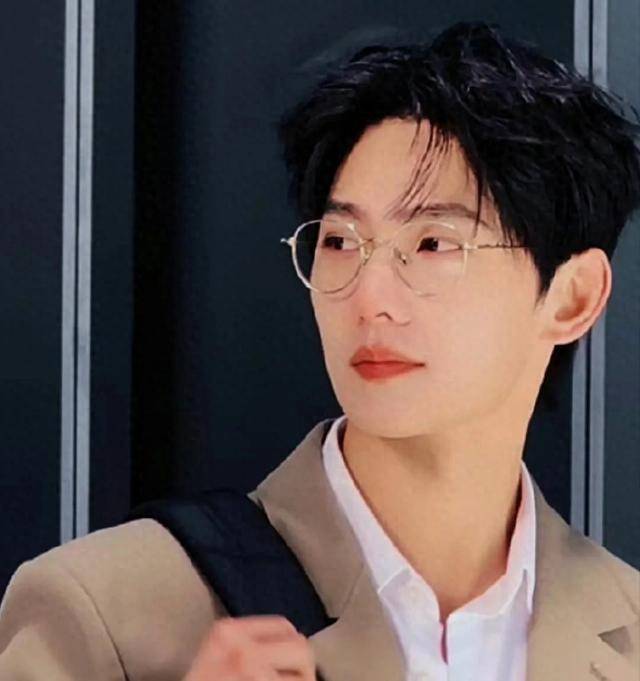 新鲜"出炉"的,斯文"败类"杨洋_眼睛_金丝_小说