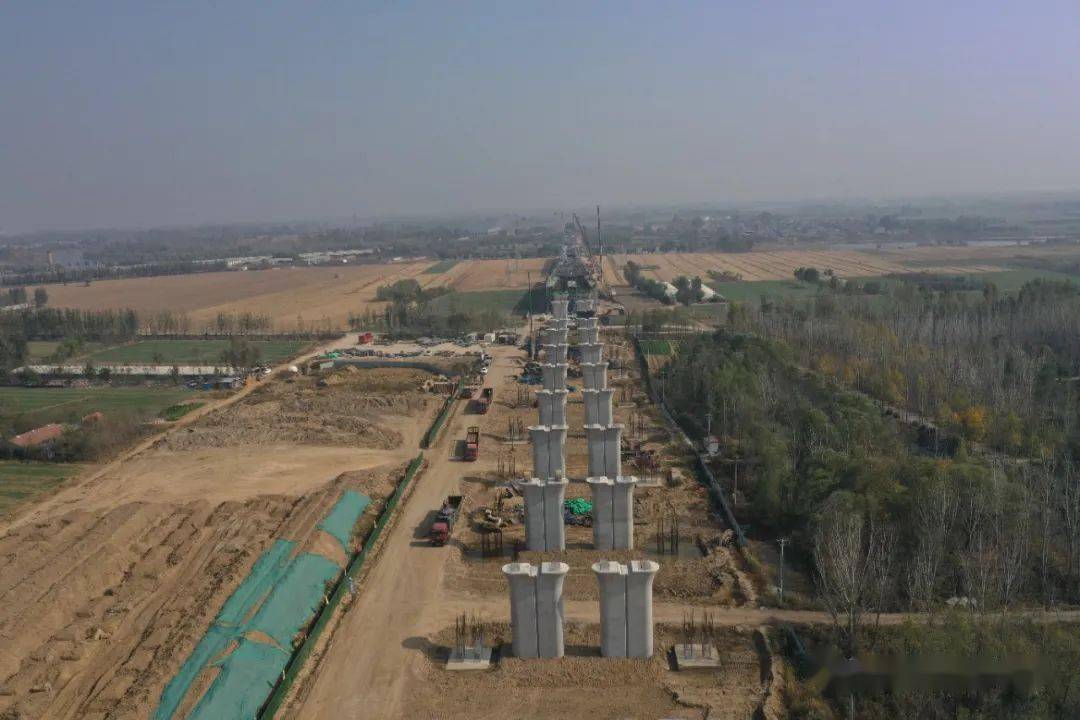 其中,惠民高铁站,位于惠民县城东南方向,孙顶村北侧,乐安二路南延即