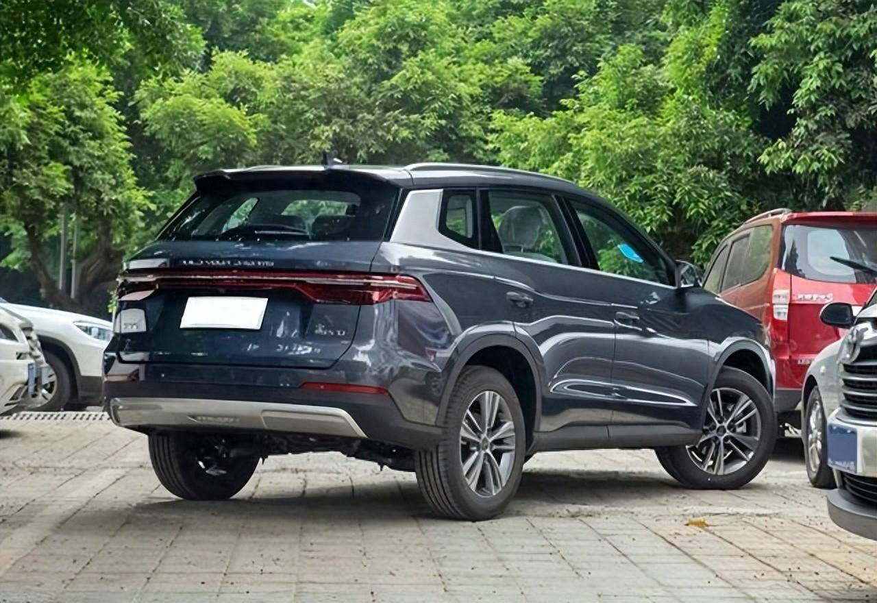 这才是年轻人的suv,颜值不输奥迪q2,名牌1.