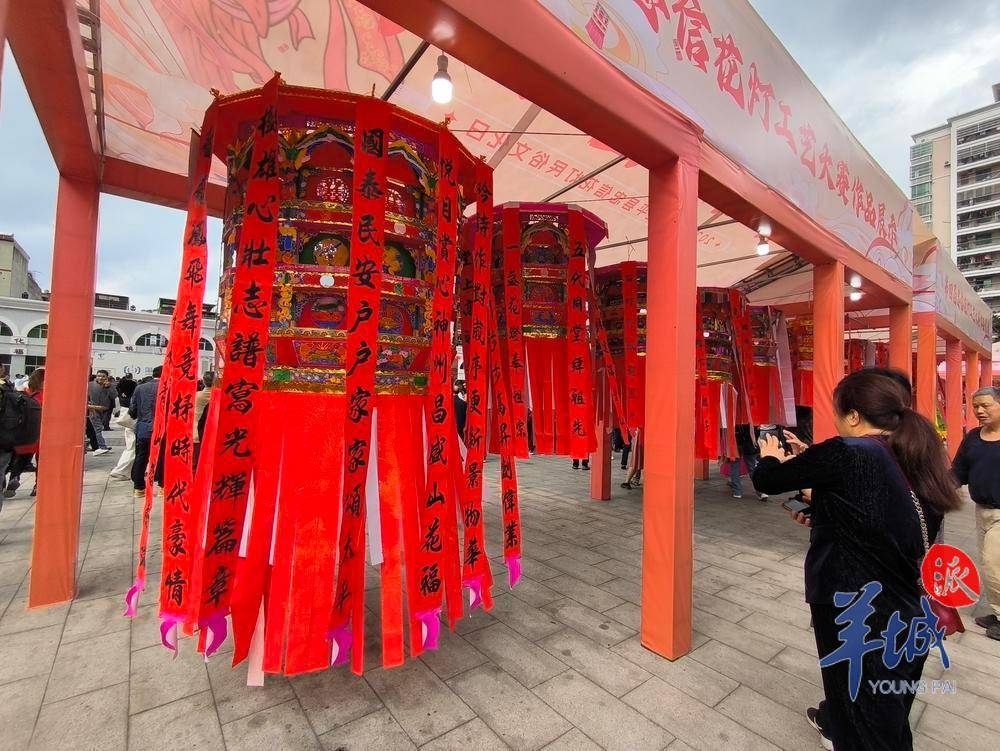 在获奖作品中,一等奖花灯作品是忠信花灯市级传承人赖秀山的《双喜