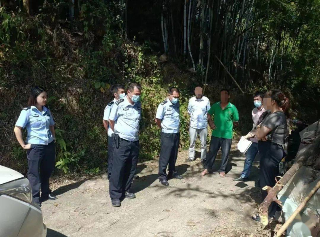 派出所,文城村干部调解当事人婚姻家庭纠纷.