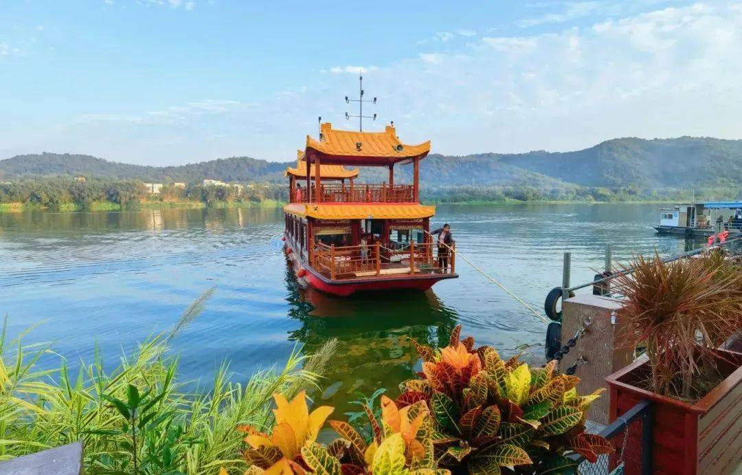 近年来,封开积极推进"体育 旅游 乡村振兴"融合发展,致力将贺江碧道