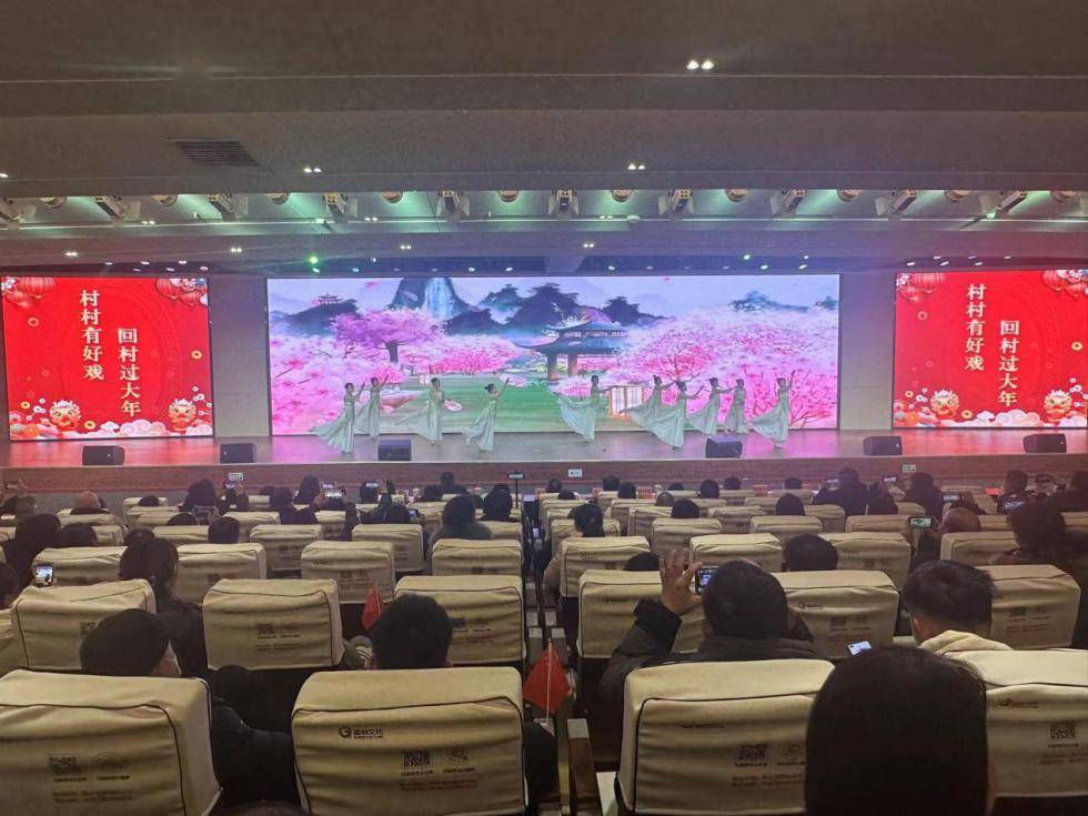 "线上"依托头条号,微信公众号,美篇等新媒体,积极推广,点燃全民阅读