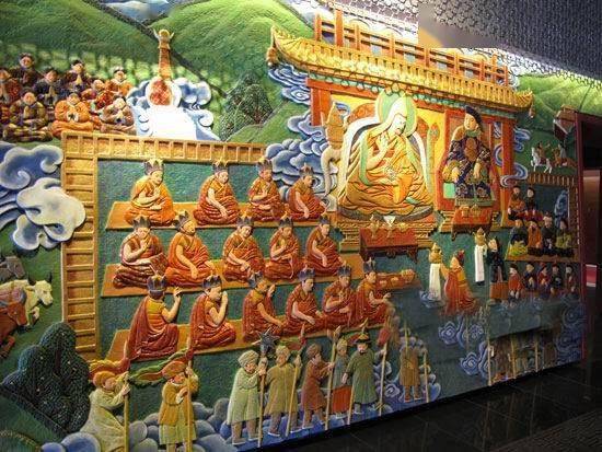 佛像有价值连城的黄金宝物有庄严肃穆的佛殿内部也是十分精致布达拉宫