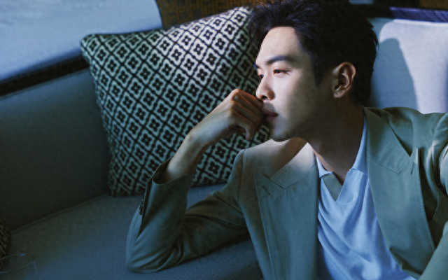 家世显赫,财富与声望齐头并进,使得张若昀的父亲张健成为实实在在的富