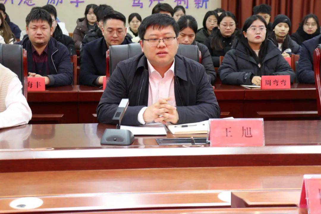 会上,团兰考县委作了关于返乡大学生社会实践活动开展情况典型发言.