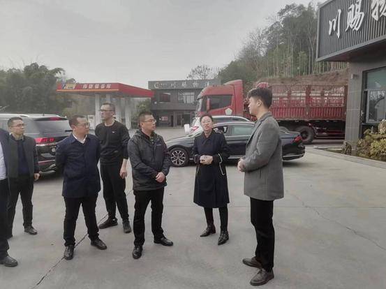 2月21日,乐山市政府副市长张德平带队调研农村公路推进情况,交商邮供