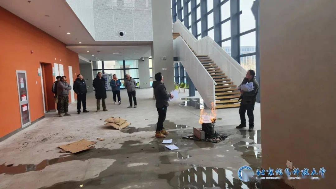 测试▲2月6日,进行学生宿舍cd组团消防验收安稳处工作人员默默守望