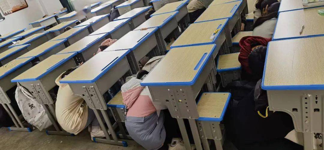 赤岗中学举行"防震减灾"疏散演练_活动_组织_师生