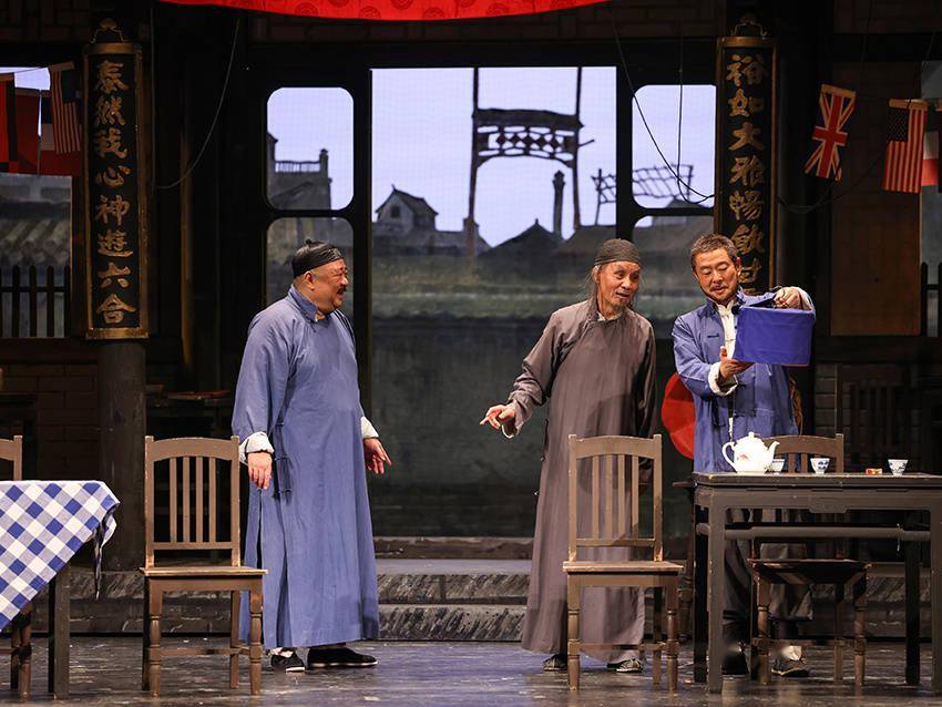 已经演了三百多场的梁冠华仍然觉得有无限可挖掘的东西,"演《茶馆》