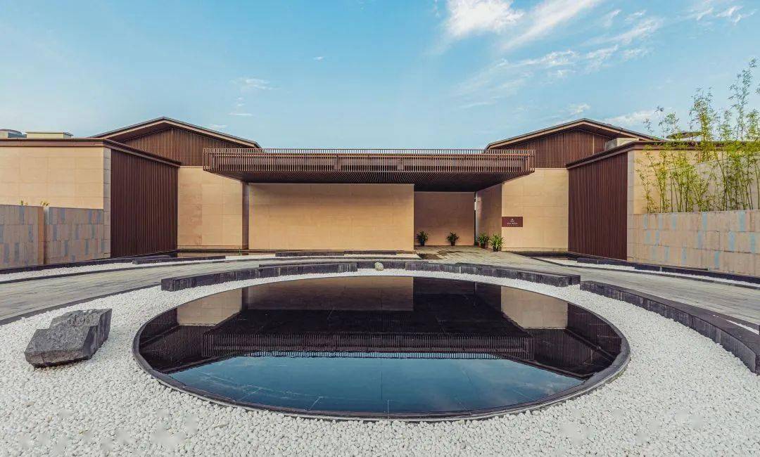 都喜酒店(dusit international)深植泰国,在泰语中,都喜天丽(dusit