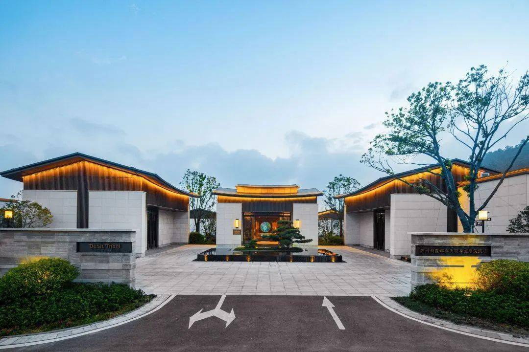 都喜酒店(dusit international)深植泰国,在泰语中,都喜天丽(dusit