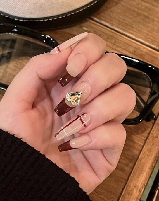 这些款式,打开你的冬季美甲灵感_拉德_姐妹_红色