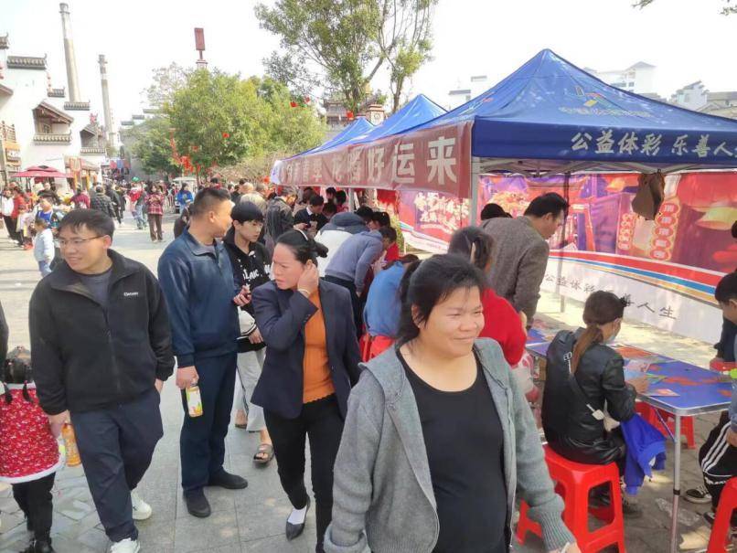 崇左市大洋超市门前,大新县德天广场,凭祥市祥和广场,龙州