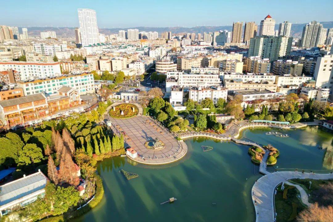 承办单位麒麟区住建局,寥廓街道,龙潭公园管理处,寥廓街道龙潭社区