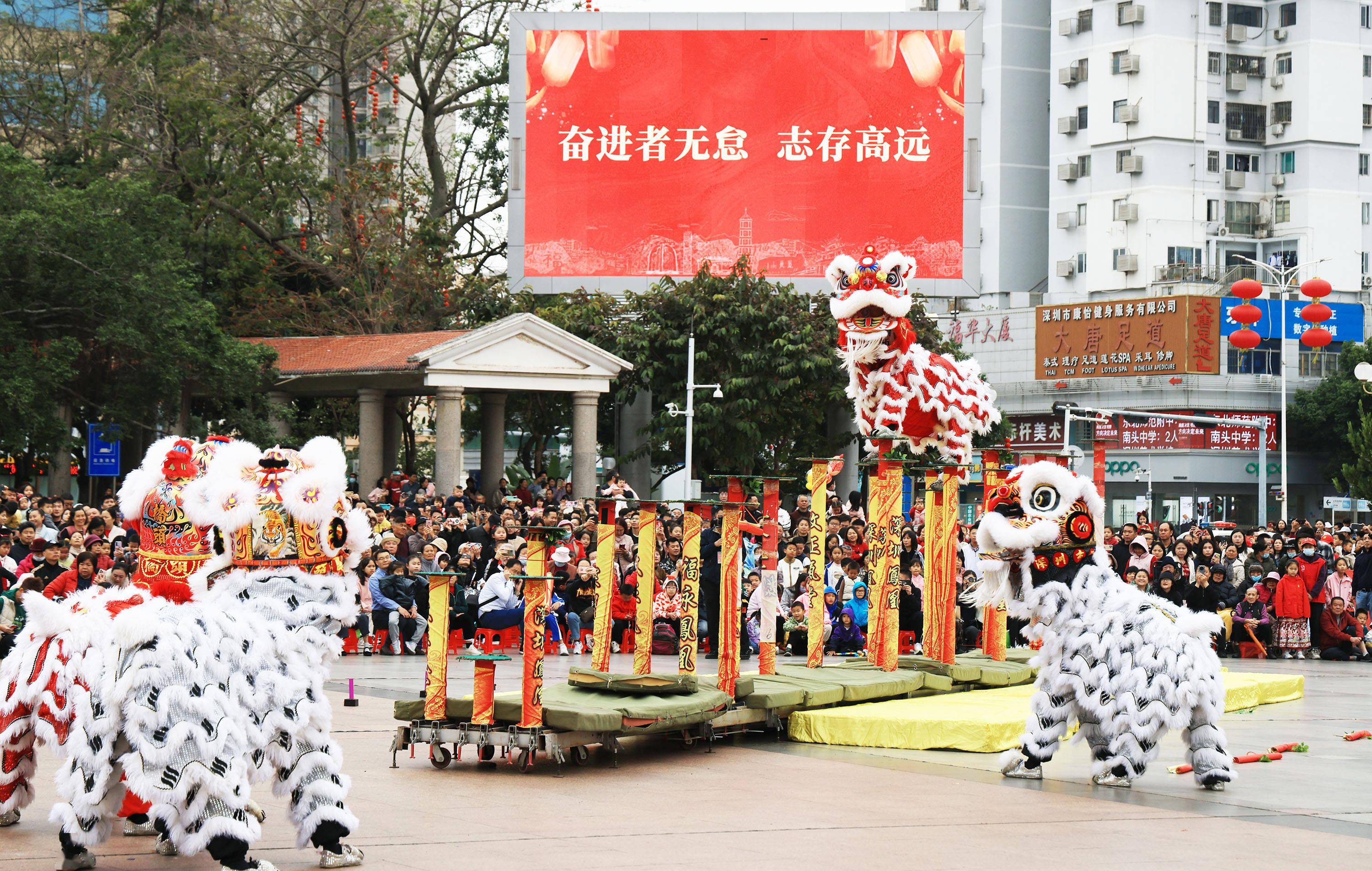 元宵节来万福广场观看舞龙舞狮已经成为福永居民过大年的"保留节目"