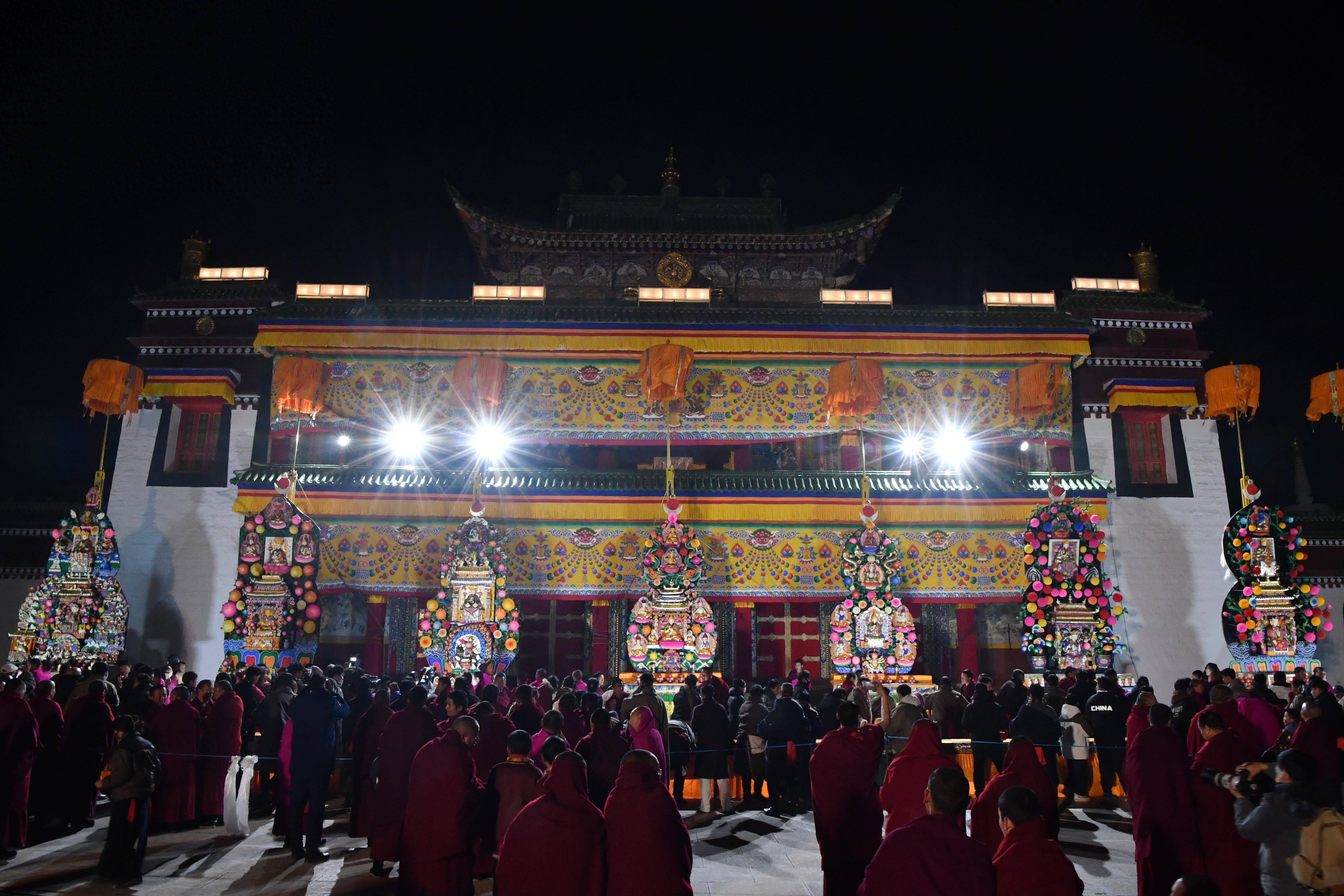 拉卜楞寺酥油花灯节图片