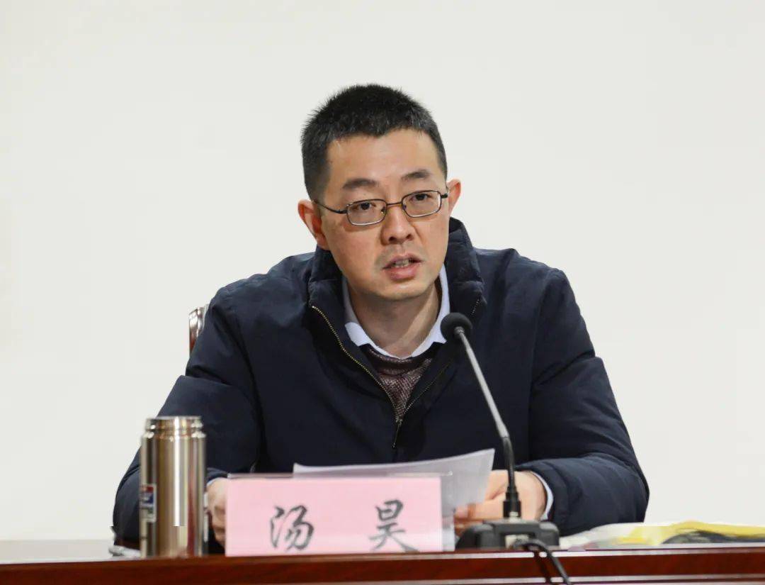 会上,开发区经发局副局长,应急办专职副主任臧伟对近期消防安全工作