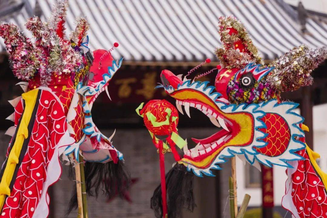 造型来都有一套荡腔锣鼓进行伴奏每一个节目中间推车子,采莲船再就是