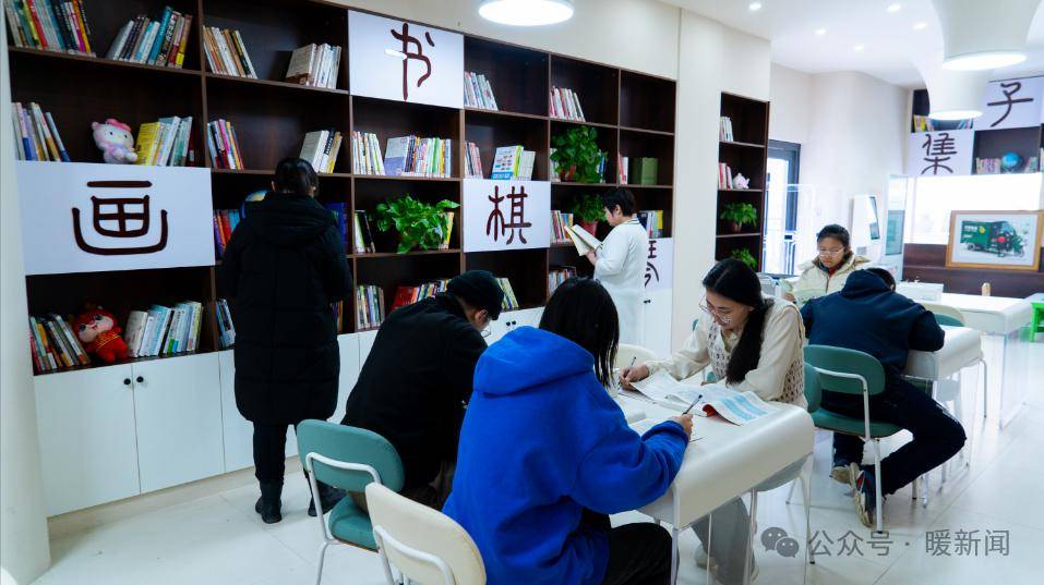 全市首家67"24小时不打烊暖城书吧"启用!位置→_服务_街道_文化