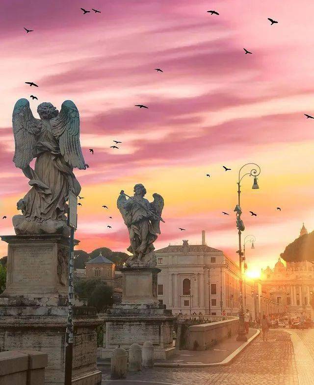 在文艺复兴之光的照耀下,艺术家们由写实走向表情达意的丰富多彩,教堂