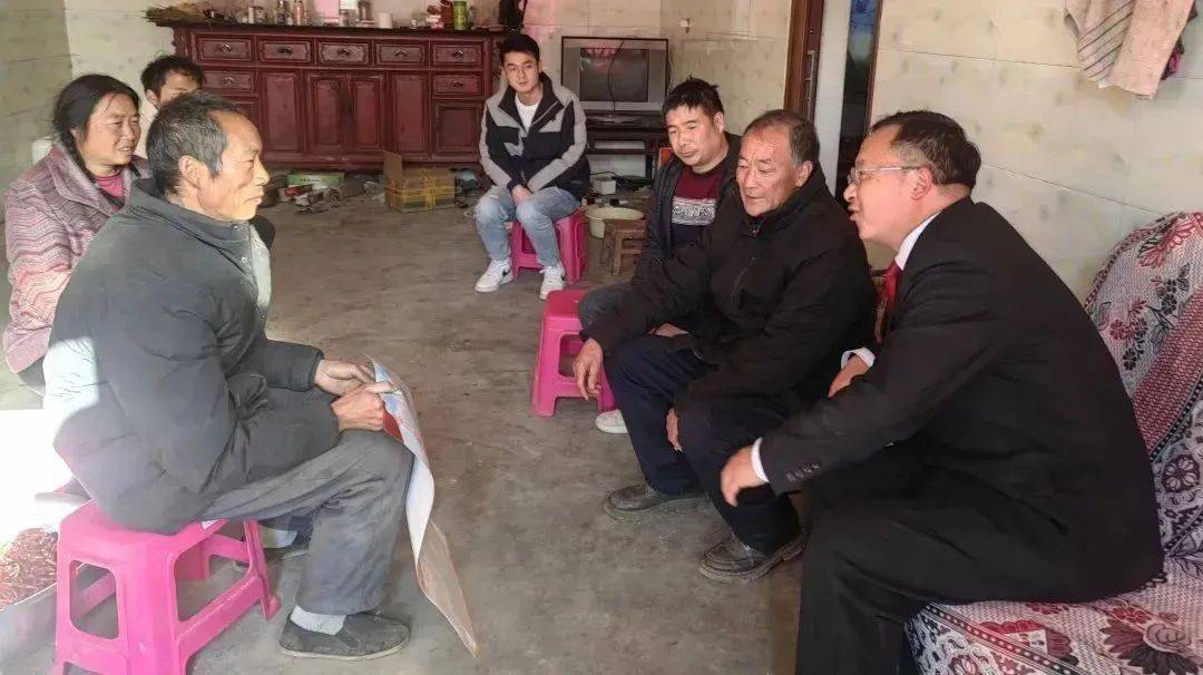 "法官,别人欠我钱,法院已经判决了,但他还是不还钱,我该怎么办?