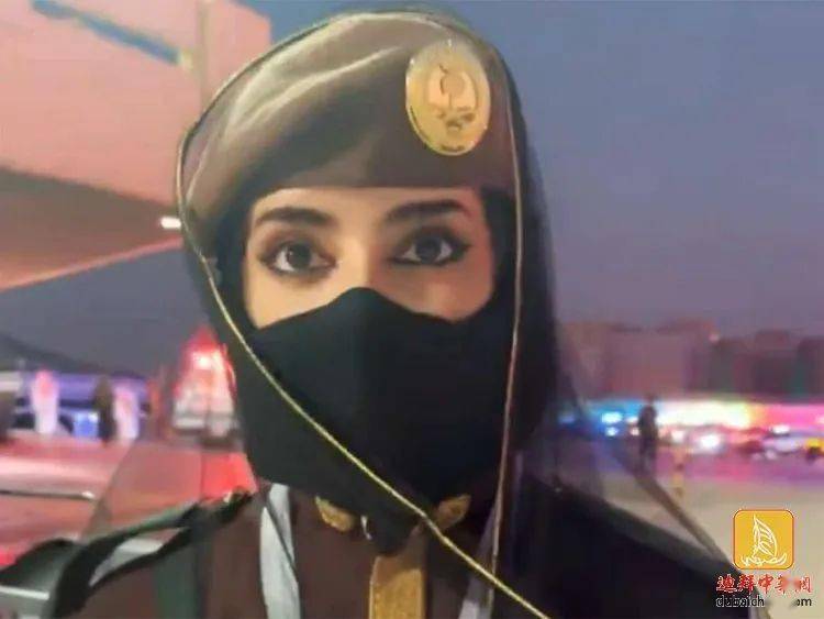 【视频】沙特首位女骑警亮相国庆仪式,又美又飒!_迪拜_活动_女性